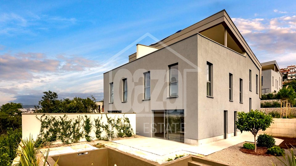 Modern new building, house 4 bedrooms + living room, with garage and swimming pool