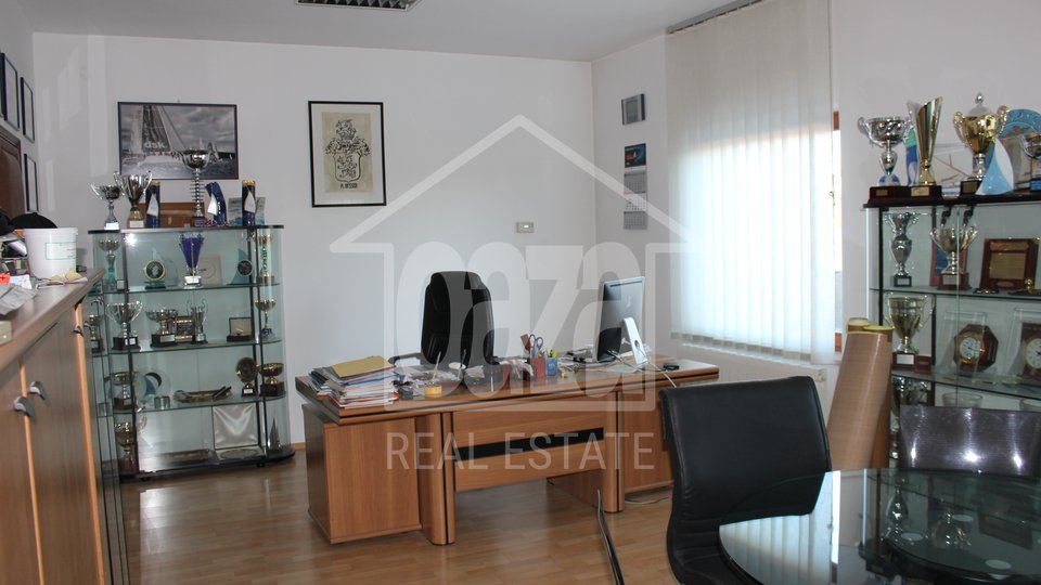 Haus, 1063 m2, Verkauf, Rijeka - Marinići